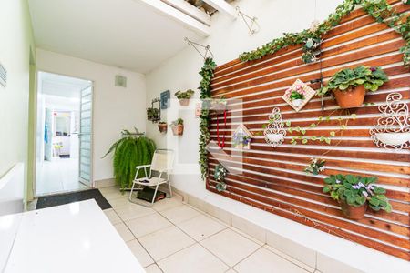 Casa à venda com 180m², 2 quartos e 2 vagasEntrada