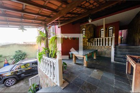 Casa à venda com 450m², 3 quartos e 5 vagas Casa à venda com 450m², 3 quartos e 5 vagasVaranda