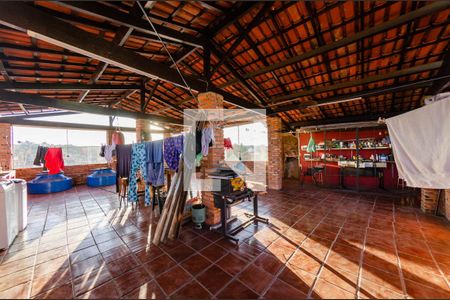 Casa à venda com 450m², 3 quartos e 5 vagas Casa à venda com 450m², 3 quartos e 5 vagasTerraço