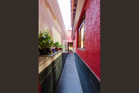 Casa à venda com 450m², 3 quartos e 5 vagas Casa à venda com 450m², 3 quartos e 5 vagasCorredor lateral