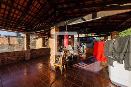 Casa à venda com 450m², 3 quartos e 5 vagas Casa à venda com 450m², 3 quartos e 5 vagasTerraço