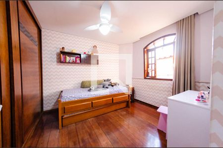 Casa à venda com 450m², 3 quartos e 5 vagas Casa à venda com 450m², 3 quartos e 5 vagasQuarto