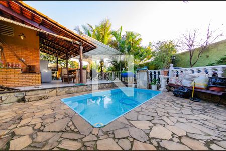 Casa à venda com 450m², 3 quartos e 5 vagas Casa à venda com 450m², 3 quartos e 5 vagasPiscina