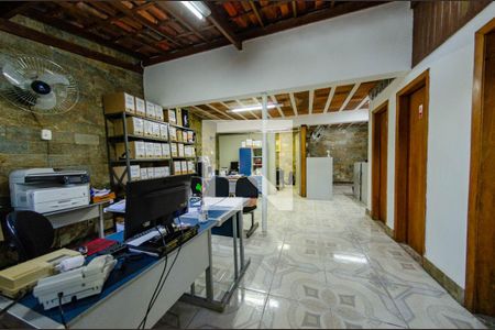 Casa à venda com 450m², 3 quartos e 5 vagas Casa à venda com 450m², 3 quartos e 5 vagasCasa 2