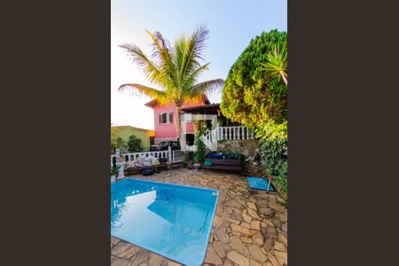 Casa à venda com 450m², 3 quartos e 5 vagas Casa à venda com 450m², 3 quartos e 5 vagasPiscina