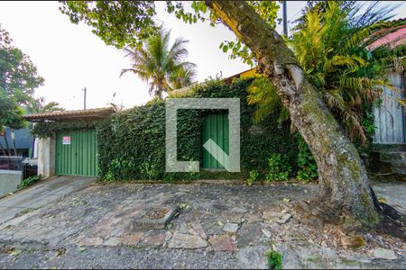 Casa à venda com 450m², 3 quartos e 5 vagas Casa à venda com 450m², 3 quartos e 5 vagasFachada