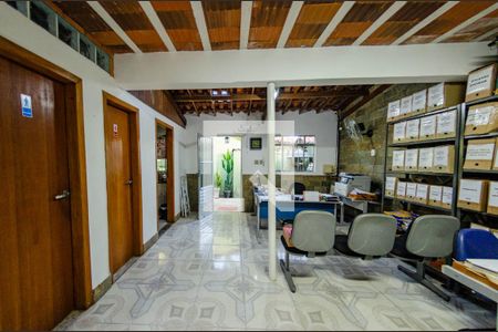 Casa à venda com 450m², 3 quartos e 5 vagas Casa à venda com 450m², 3 quartos e 5 vagasCasa 2