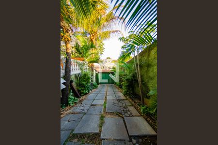 Casa à venda com 450m², 3 quartos e 5 vagas Casa à venda com 450m², 3 quartos e 5 vagasEntrada