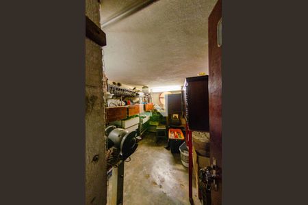 Casa à venda com 450m², 3 quartos e 5 vagas Casa à venda com 450m², 3 quartos e 5 vagasQuarto de despejo 3