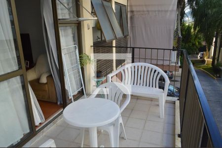 Apartamento à venda com 72m², 2 quartos e 1 vaga Apartamento à venda com 72m², 2 quartos e 1 vagaVaranda