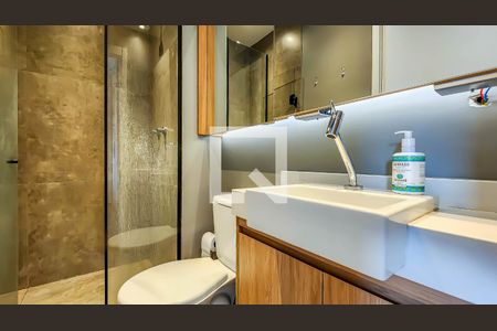 Banheiro de apartamento à venda com 1 quarto, 49m² em Alphaville Empresarial, Barueri