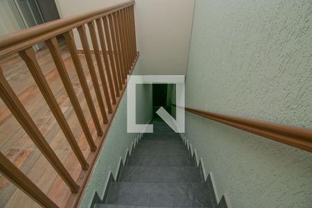 escada de casa para alugar com 3 quartos, 80m² em Quarta Parada, São Paulo