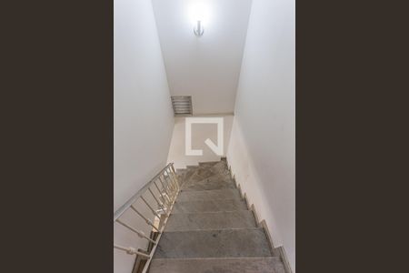 Escada Dormitórios de casa à venda com 2 quartos, 200m² em Vila Eldizia, Santo André