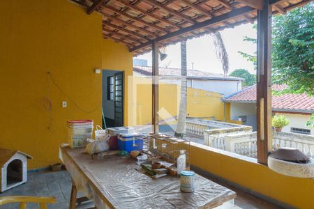 Casa à venda com 180m², 3 quartos e 2 vagas Casa à venda com 180m², 3 quartos e 2 vagasCasa dos Fundos