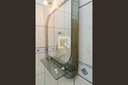 Casa à venda com 180m², 3 quartos e 2 vagas Casa à venda com 180m², 3 quartos e 2 vagasBanheiro