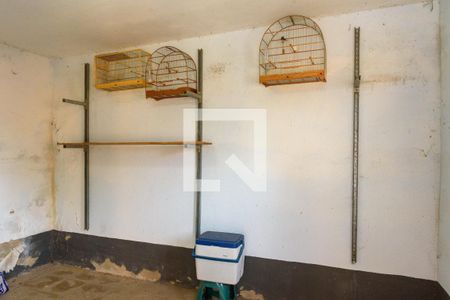 Casa à venda com 180m², 3 quartos e 2 vagas Casa à venda com 180m², 3 quartos e 2 vagasCasa dos Fundos- Quarto