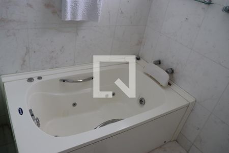 Apartamento para alugar com 281m², 4 quartos e 4 vagasDetalhe do Banheiro da Suite