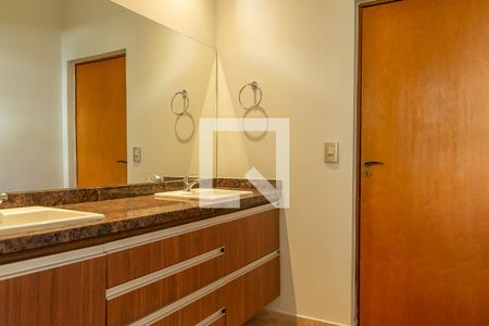 Casa para alugar com 411m², 4 quartos e 5 vagasBanheiro Suite1