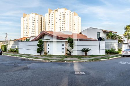 Casa para alugar com 411m², 4 quartos e 5 vagasFachada Externa da Casa