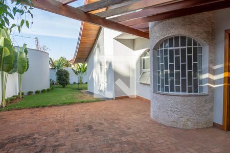 Casa para alugar com 411m², 4 quartos e 5 vagasFachada Interna