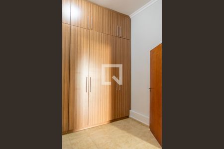 Casa para alugar com 411m², 4 quartos e 5 vagasCloset Suíte 1