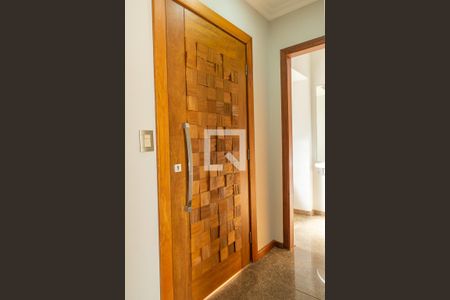 Casa para alugar com 411m², 4 quartos e 5 vagasPorta de entrada
