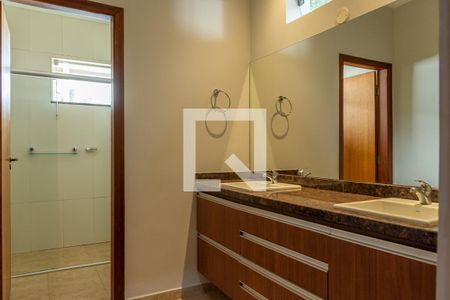 Casa para alugar com 411m², 4 quartos e 5 vagasBanheiro Suite1