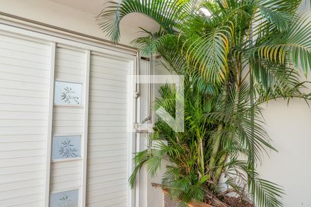 Casa para alugar com 411m², 4 quartos e 5 vagasDetalhe Garagem-Portão Eletrônico