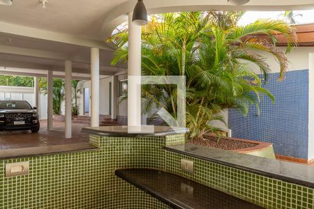 Casa para alugar com 411m², 4 quartos e 5 vagasDetalhe Churrasqueira -Mesa/Balcão
