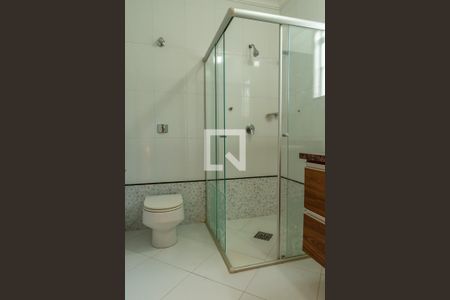 Casa para alugar com 411m², 4 quartos e 5 vagasBanheiro Suite2