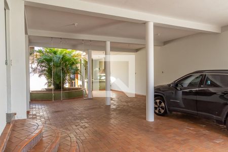 Casa para alugar com 411m², 4 quartos e 5 vagasGaragem/Quintal