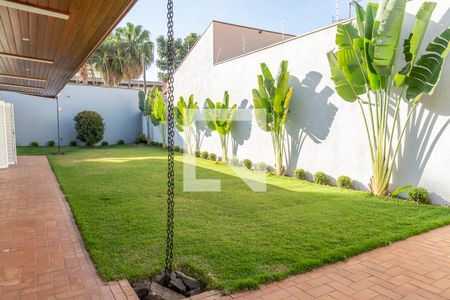 Casa para alugar com 411m², 4 quartos e 5 vagasÁrea de gramado 