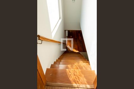Casa para alugar com 411m², 4 quartos e 5 vagasEscadaria 