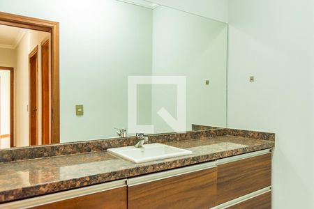 Casa para alugar com 411m², 4 quartos e 5 vagasBanheiro Social