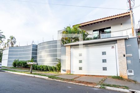 Casa para alugar com 411m², 4 quartos e 5 vagasDetalhe Fachada Externa da Casa 