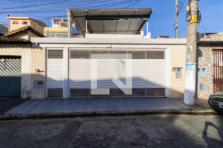 Casa à venda com 220m², 3 quartos e 3 vagasFachada