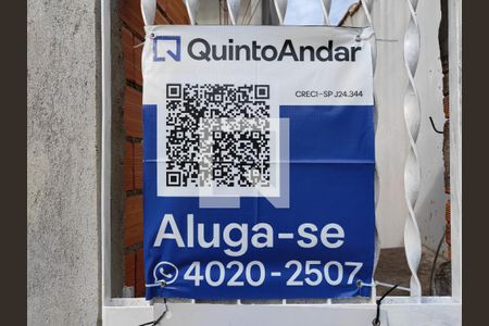 Casa para alugar com 75m², 2 quartos e sem vagaPlaquinha instalada no portão do imóvel - Área Externa
