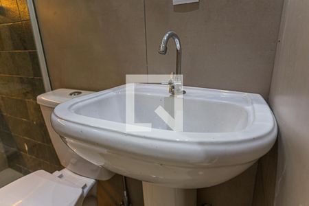 Casa para alugar com 75m², 2 quartos e sem vagaDetalhe do banheiro