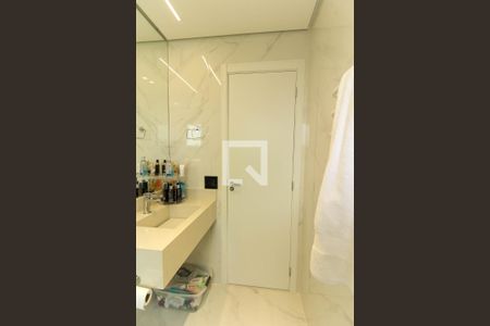 Apartamento à venda com 106m², 2 quartos e 2 vagas Apartamento à venda com 106m², 2 quartos e 2 vagasBanheiro da Suíte 1