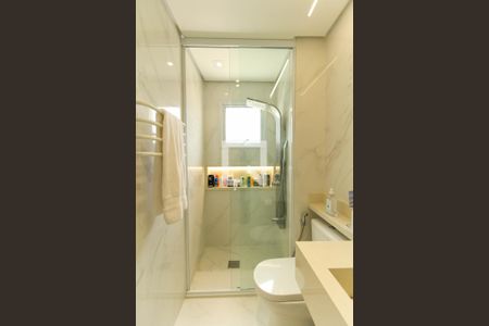 Apartamento à venda com 106m², 2 quartos e 2 vagas Apartamento à venda com 106m², 2 quartos e 2 vagasBanheiro da Suíte 1