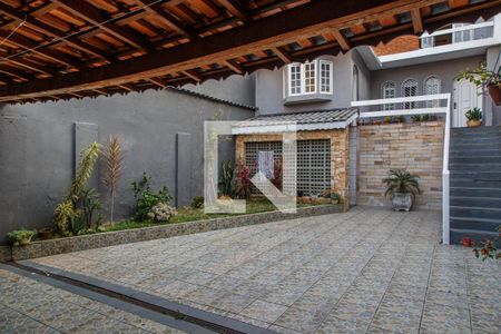 Casa à venda com 147m², 2 quartos e 4 vagas Casa à venda com 147m², 2 quartos e 4 vagasGaragem