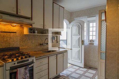 Casa à venda com 147m², 2 quartos e 4 vagas Casa à venda com 147m², 2 quartos e 4 vagasCozinha