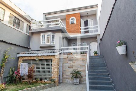 Casa à venda com 147m², 2 quartos e 4 vagas Casa à venda com 147m², 2 quartos e 4 vagasFachada
