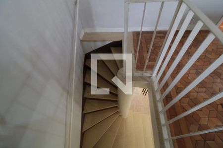 Escada de acesso  de casa à venda com 3 quartos, 220m² em Vila Diva (zona Leste), São Paulo