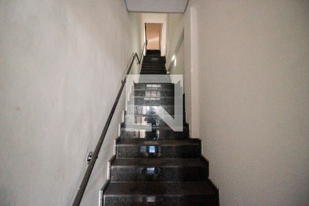 Apartamento para alugar com 30m², 1 quarto e sem vaga Apartamento para alugar com 30m², 1 quarto e sem vagaEscada de Entrada