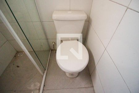 Banheiro de apartamento para alugar com 1 quarto, 30m² em Vila Doutor Eiras, São Paulo