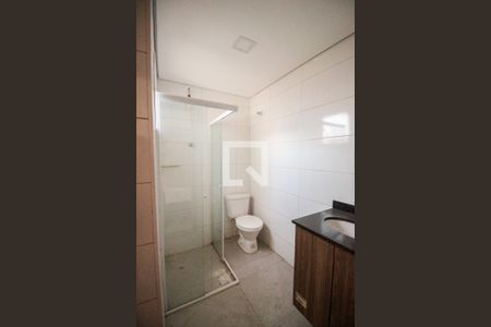 Banheiro de apartamento para alugar com 1 quarto, 30m² em Vila Doutor Eiras, São Paulo