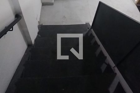 Apartamento para alugar com 45m², 1 quarto e sem vaga Apartamento para alugar com 45m², 1 quarto e sem vagaescadas