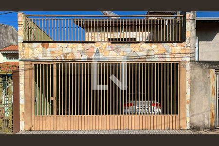 Casa à venda com 158m², 3 quartos e 2 vagas Casa à venda com 158m², 3 quartos e 2 vagasFachada