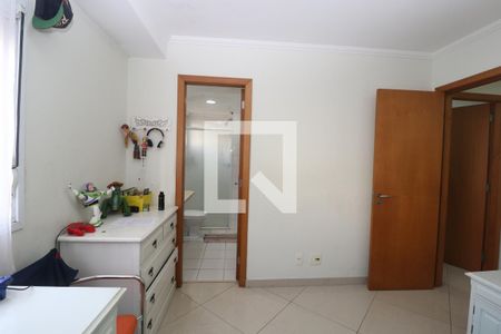 Apartamento à venda com 135m², 4 quartos e 3 vagasQuarto 2 - Suíte